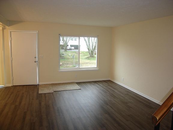 4th image of 810 Bellevue Rd APT 211