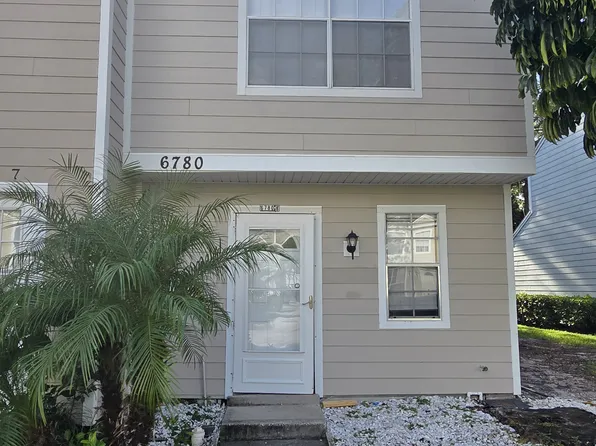 6780 121st Ave APT 8, Largo, FL 33773