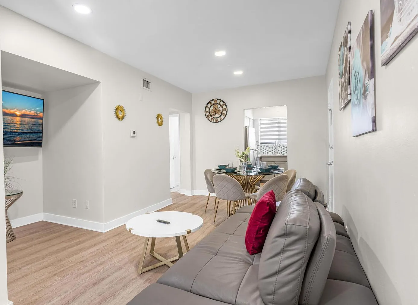 3 bed, 1.0 bath, 1097 sqft, $6,672 — Photo 4