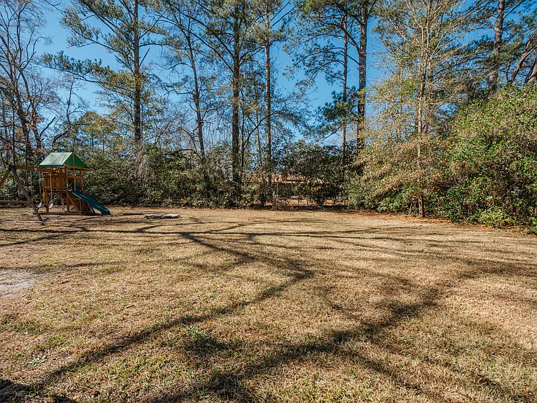 615 Olmstead Dr — Photo 12