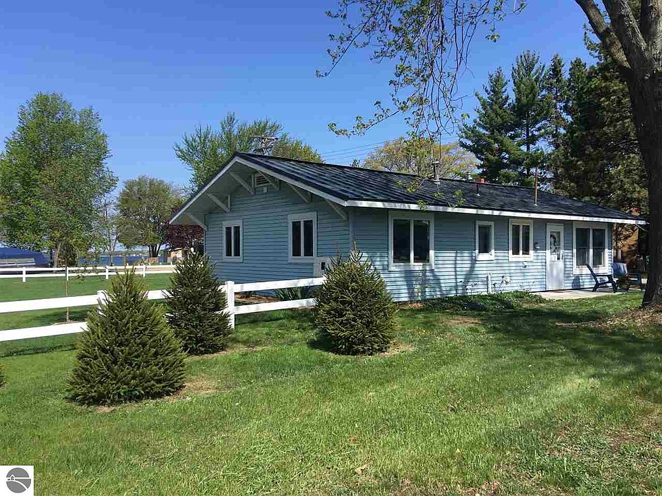 1st image of 1260 S Lakeshore Dr