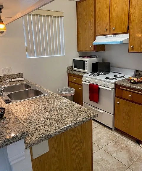 1943 Vista Del Mar Ave #4 — Photo 13
