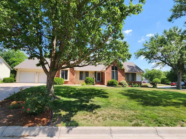 300 Campus Ct, Newton, KS 67117
