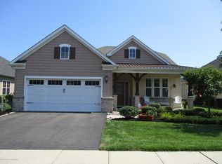 25 E Raphael Ln, Farmingdale, NJ 07727