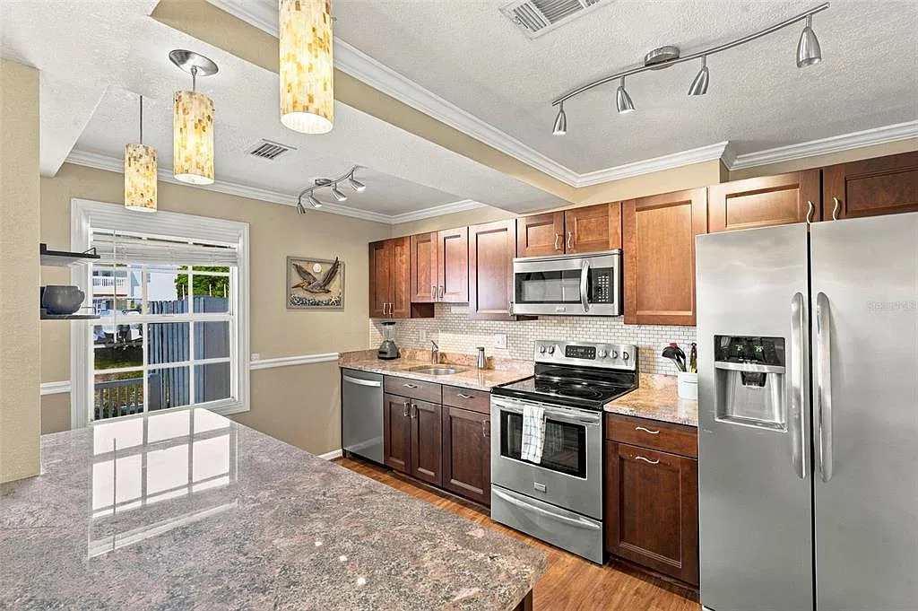 1 bed, 1.0 bath, 823 sqft, $2,300 — Photo 4