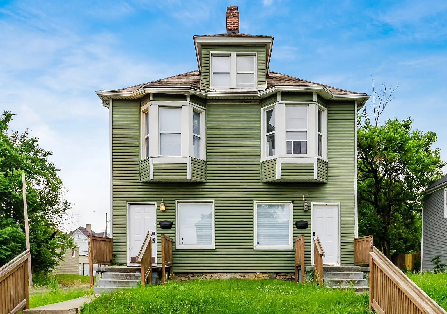 370 N Garfield Ave — Photo 1