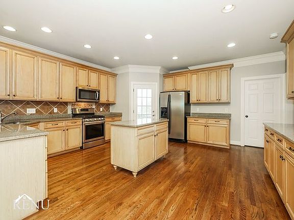 3rd image of 1338 Sweetwater Dr