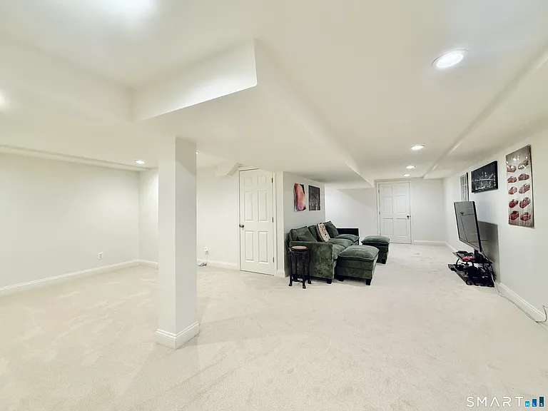 139 Highland Ave — Photo 32