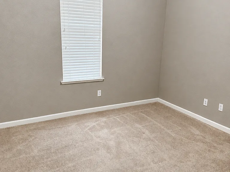 702 Samantha St — Photo 20