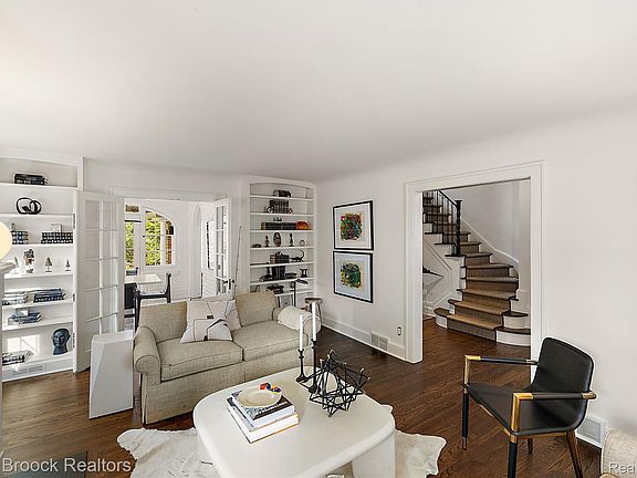 5th image of 788 Pierce St