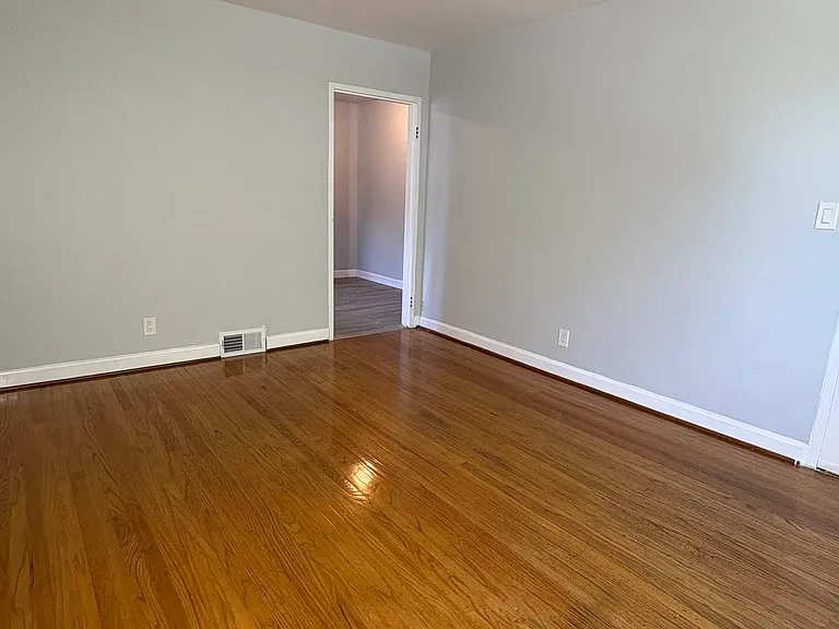 100 Iola Rd #4 — Photo 13