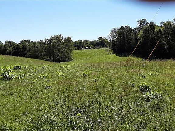 3rd image of 125 Rock Lane Dr
