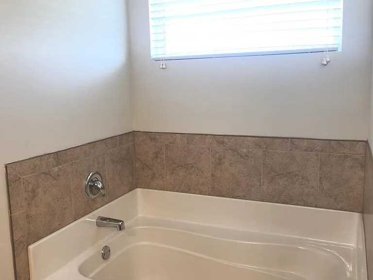1823 Landon Ln — Photo 21