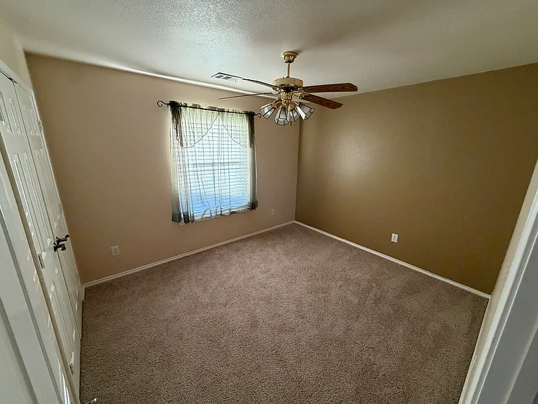 2453 Ravenhurst Dr — Photo 13