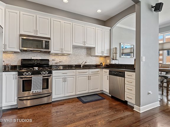 5th image of 2125 W Belmont Ave Unit 3E