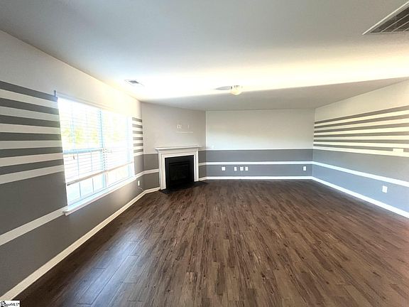3rd image of 725 Streamside Dr