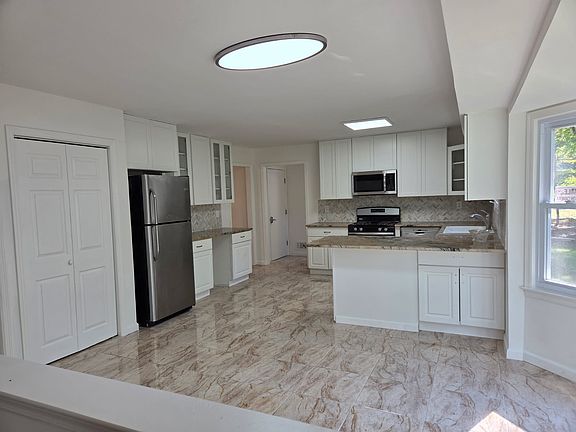 Whether hosting a dinner party or enjoying a casual meal, this kitchen is the perfect combination of function and sophistication.