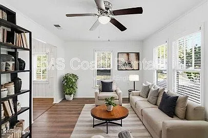 20 Martha Ave — Photo 5