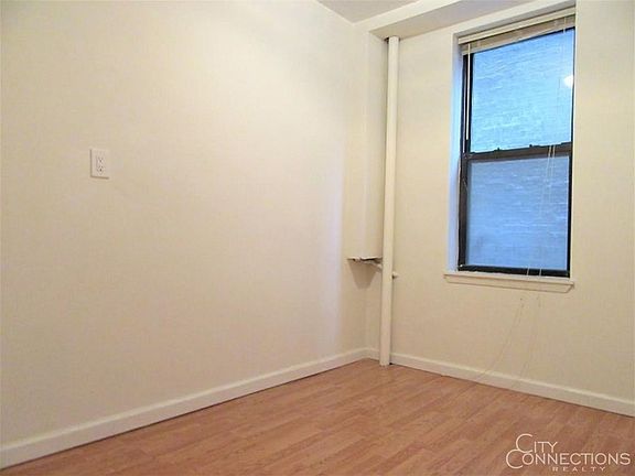 4th image of 2849 33rd St APT 1D