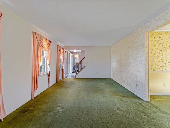 3rd image of 5070 Meadowridge Ln
