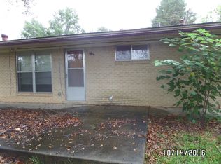 523 W Runnels St, Mineral Springs, AR 71851