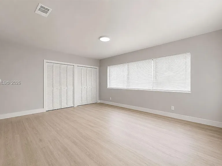 101 W 11th St #8 — Photo 30
