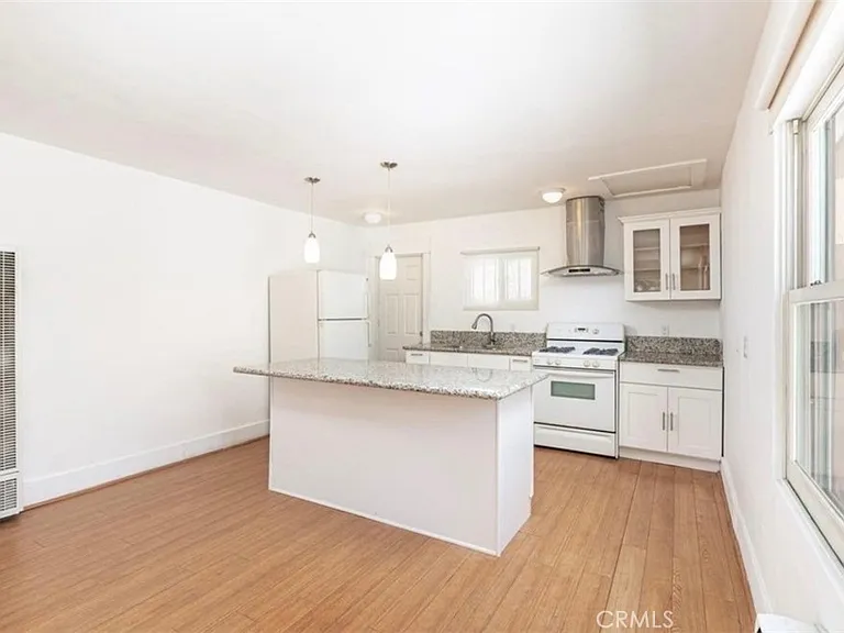 1349 N Citrus Ave — Photo 12