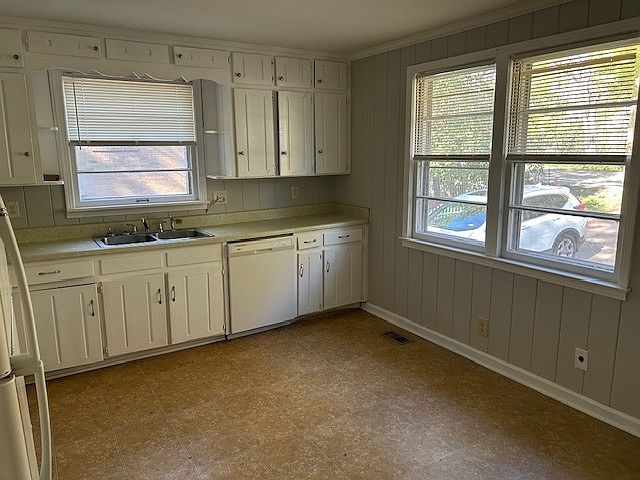 1st image of 2020 Lintwood Dr #A
