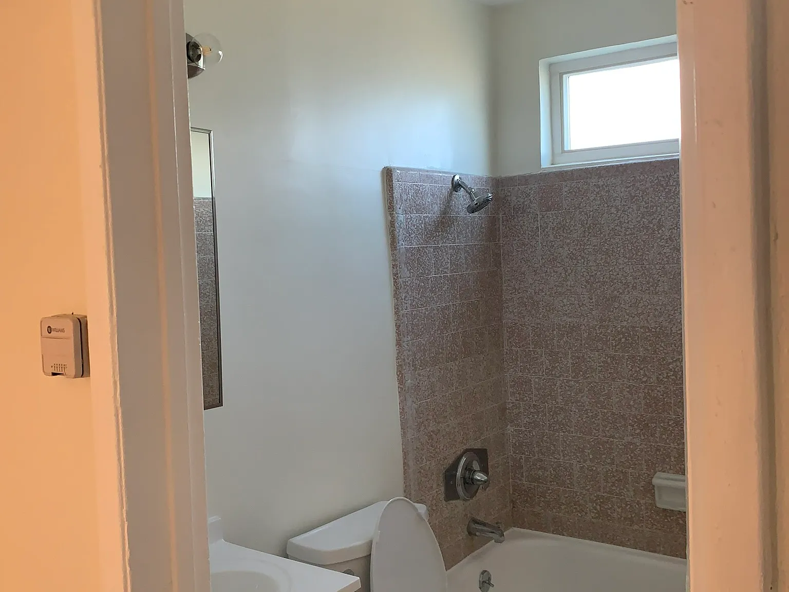 2 bed, 750 sqft, $2,700 — Photo 2