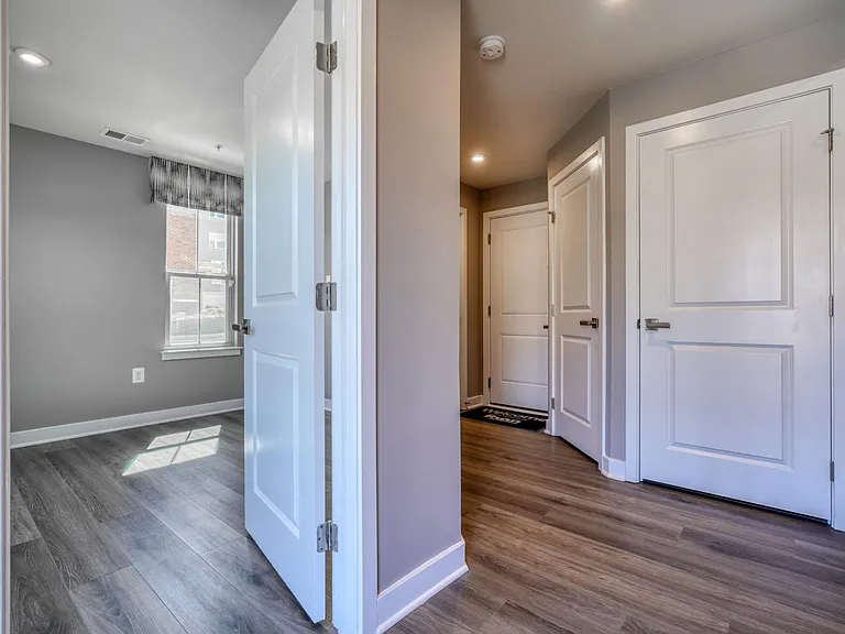 6100 Northwest Dr #1 — Photo 10