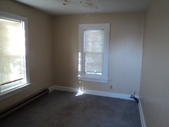 5th image of 161 W 1st St