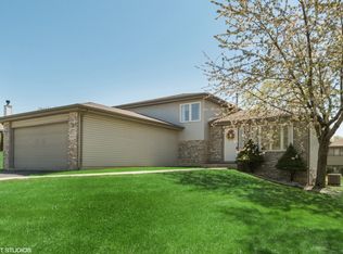 1223 E Collingwood Dr, Lockport, IL 60441
