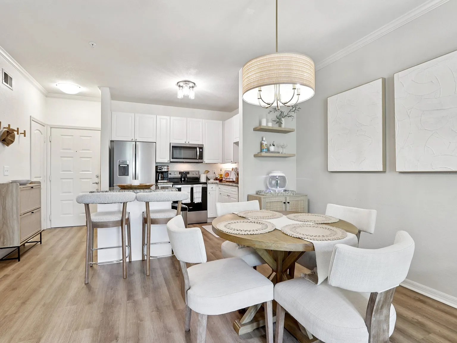 1 bed, 800 sqft, $1,895 — Photo 2
