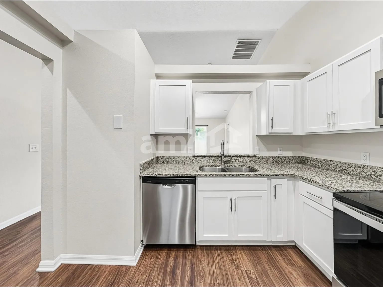 3 bed, 2.0 bath, 1239 sqft, $2,180 — Photo 3