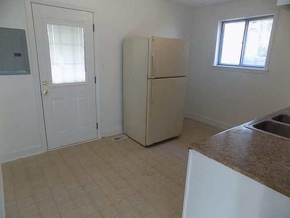 4th image of 903 Willowdale Dr