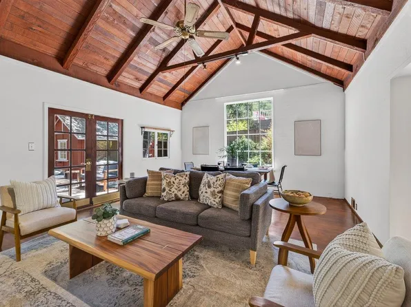 11 Southbank Rd, Carmel Valley, CA 93924