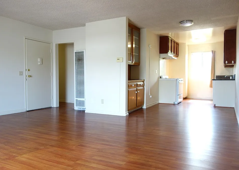 4360 Prospect Ave #6