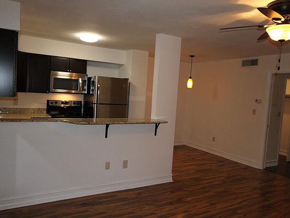 4th image of 321 35th Ave N Unit D-2