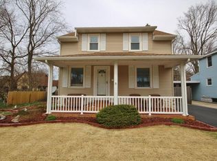 410 E Hoffman St, Three Rivers, MI 49093