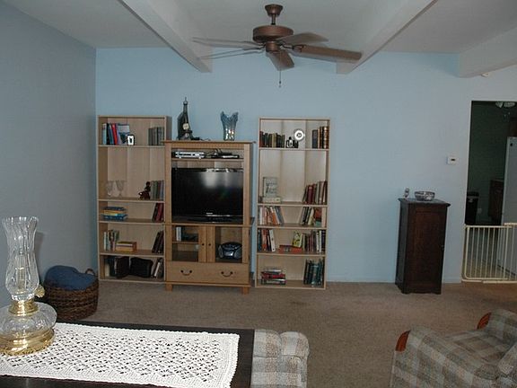 4th image of 195 Grace St