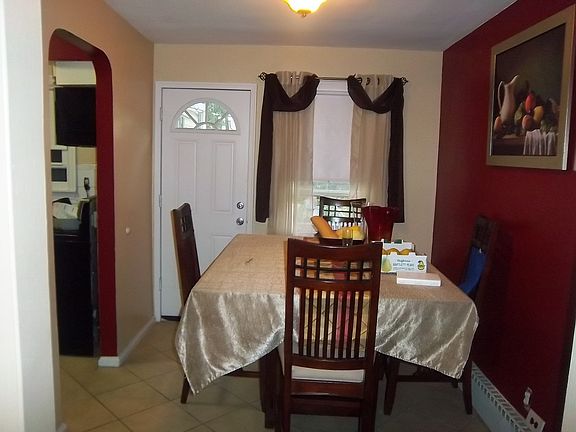4th image of 3015 Laconia Ave
