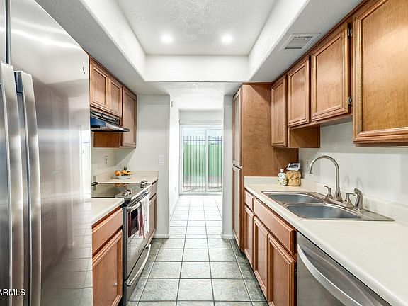 4th image of 925 E VILLA MARIA Drive