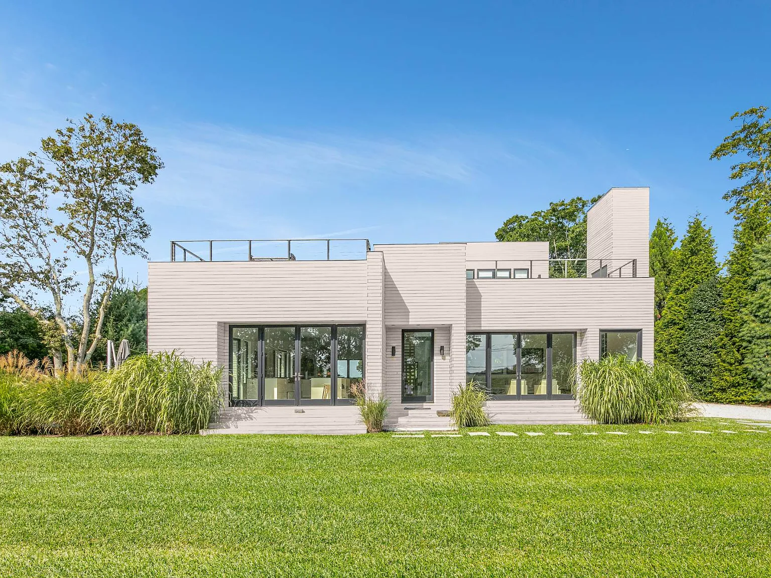 Breathtaking Panoramic Vineyard To Water Views Sagaponack Village — Photo 4