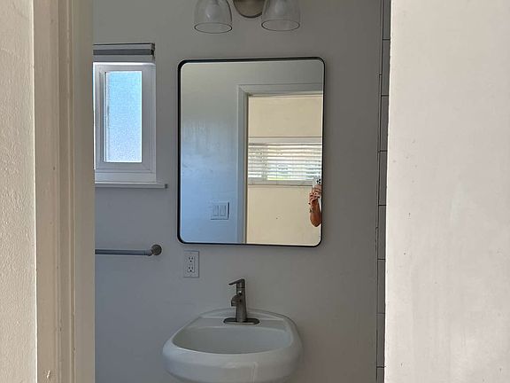 3rd image of 534 Hathway Ave
