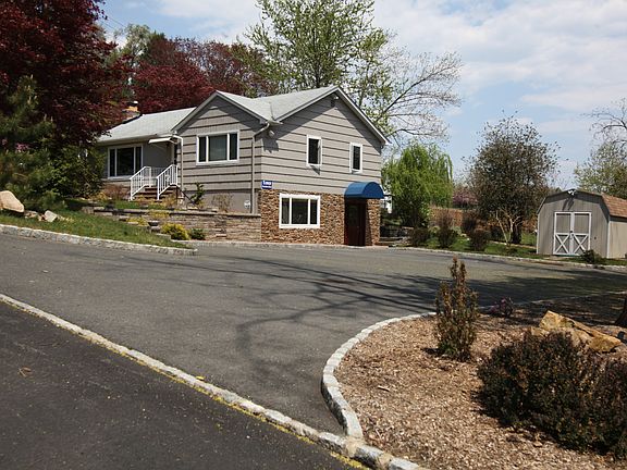 2nd image of 402 Mount Kemble Ave