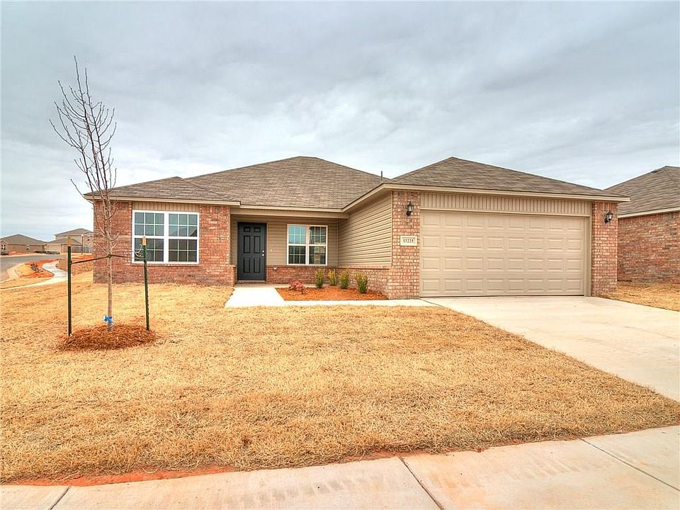 2nd image of 801 Hallow Oak Ct