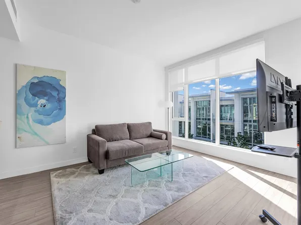 2351 Beta Ave #Townhouse 302, Burnaby, BC V5C 5L7