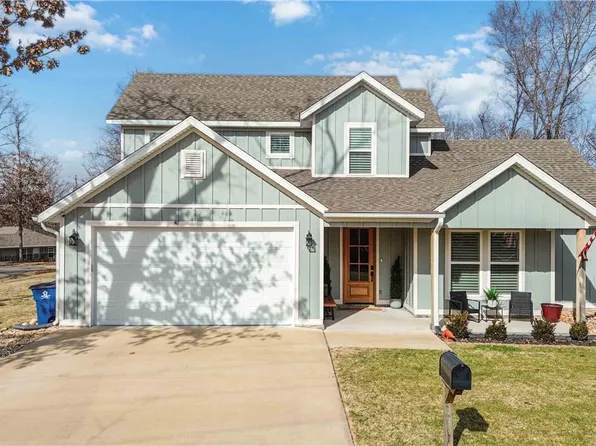 40 Cranfield Dr, Bella Vista, AR 72714