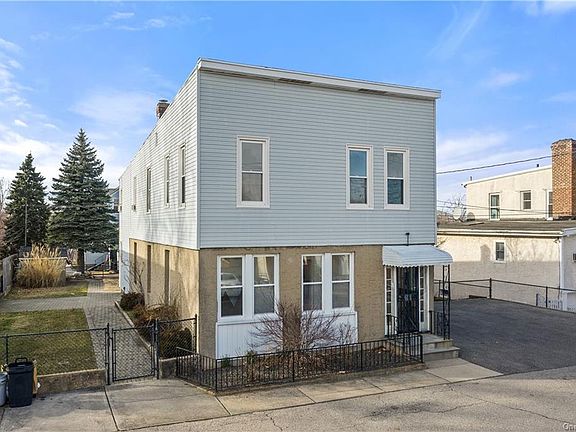 3rd image of 27 Farquhar Ave