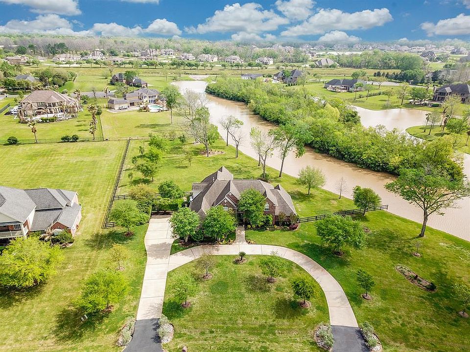 1st image of 4710 Arrowhead Lake Dr